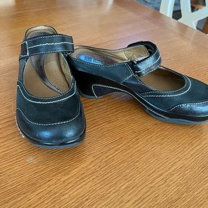 Black leather with white stitching. Size 7 - slip on shoes